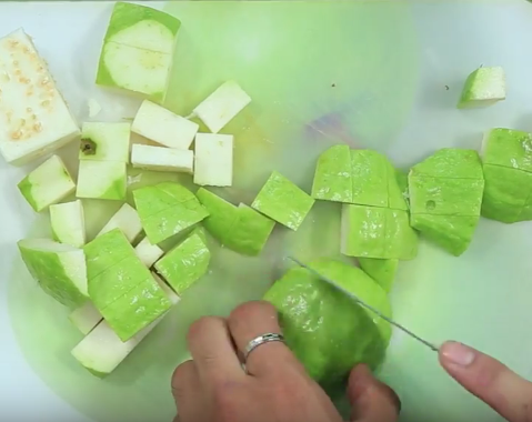 Cho chanh vào ngăn đá là bạn đã có ngay 1 thần dược sức khỏe