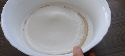 Cho gạo vào trong trái dừa rồi nấu  thơm thơm, ngọt béo ai cũng phải mê mệt