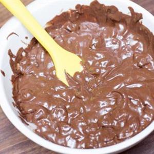 Cách làm chocolate bọc dâu tây