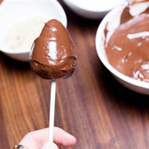 Cách làm chocolate bọc dâu tây