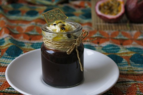 Chocolate pots with caramel toffe