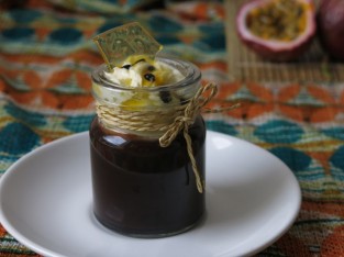 Chocolate pots with caramel toffe