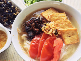 Chua thanh bún ốc đón hè