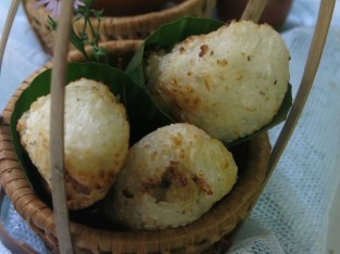 Chuối bọc nếp nướng