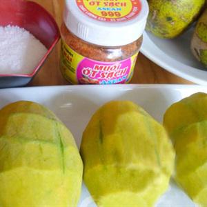 Cách làm cóc dầm muối ớt