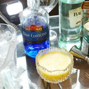 Cách làm cocktail Blue Hawaii