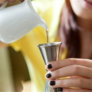 Cách làm cocktail Blue Hawaii