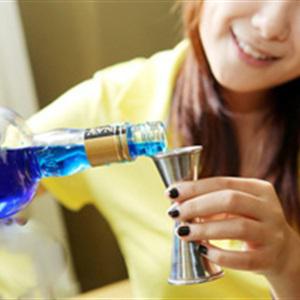 Cách làm cocktail Blue Hawaii