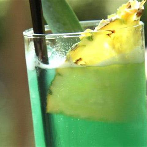 Cách làm cocktail Blue Hawaii