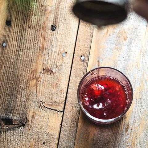 Cách làm cocktail dâu tằm