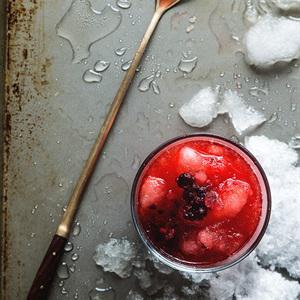 Cách làm cocktail dâu tằm