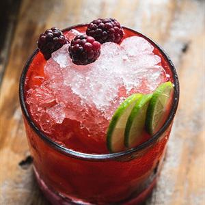 Cách làm cocktail dâu tằm