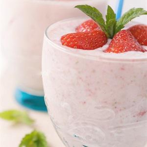 Cách làm cocktail dâu tây hình hoa hồng