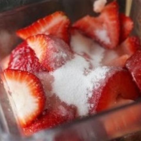 Pha chế cocktail dâu tây