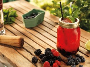 Cocktail pisco sour quả mâm xôi thơm mát