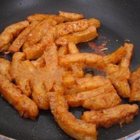 Cách làm cơm bọc chả cá chiên mỡ hành