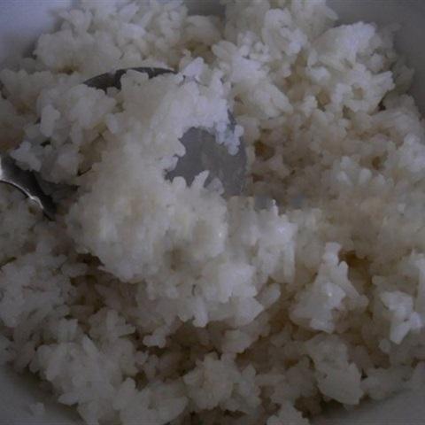 Cách làm cơm bọc chả cá chiên mỡ hành