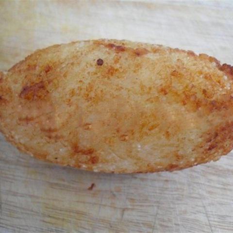 Cách làm cơm bọc chả cá chiên mỡ hành