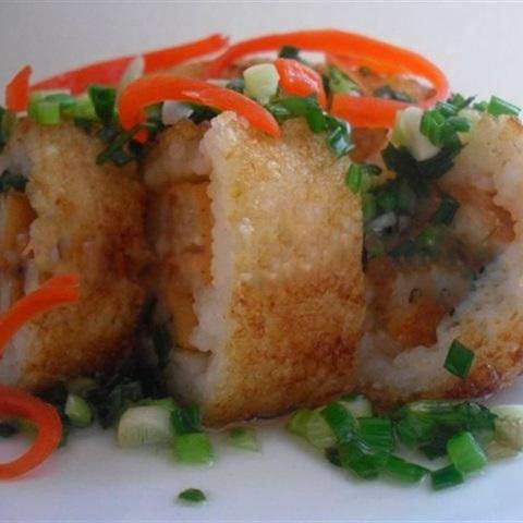 Cách làm cơm bọc chả cá chiên mỡ hành