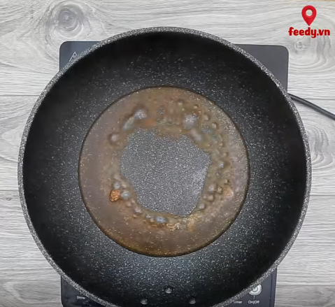 Cơm bọc xúc xích cho bữa trưa giòn rụm kích thích