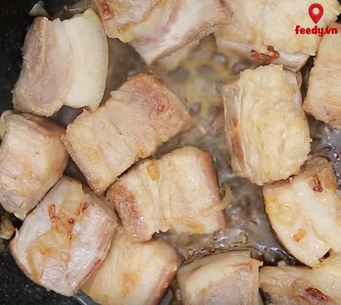 Cơm bọc xúc xích cho bữa trưa giòn rụm kích thích