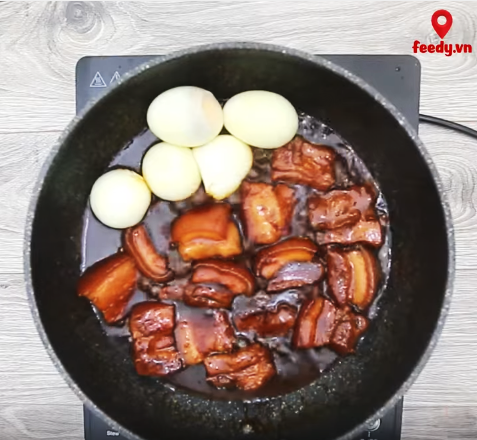 Cơm bọc xúc xích cho bữa trưa giòn rụm kích thích