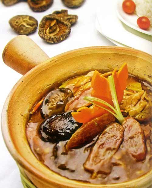 Cơm cá mặn gà tay cầm