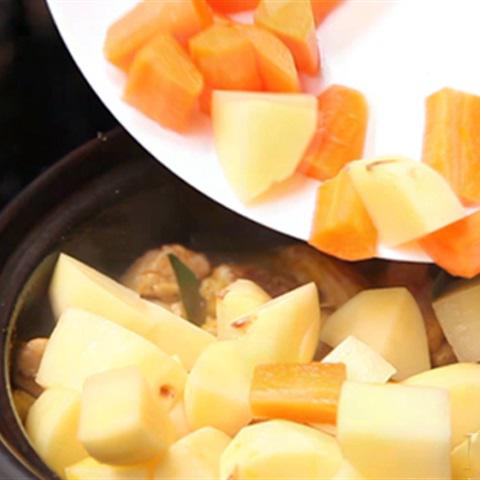 Cách làm cơm cà ri thịt gà