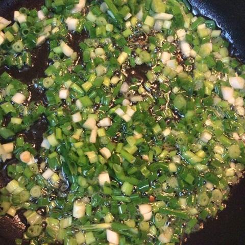 Cách làm cơm cháy chà bông mỡ hành