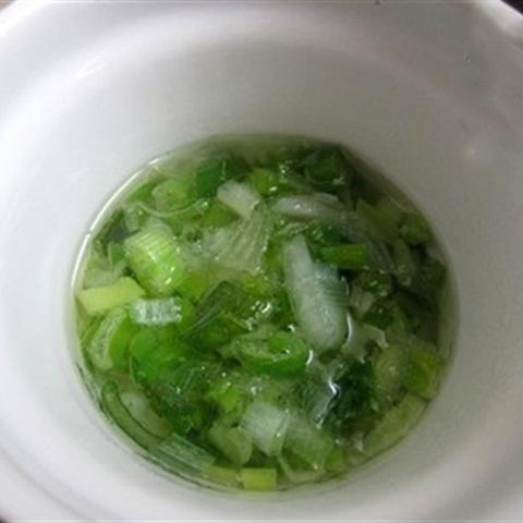 Cách làm cơm cháy mỡ hành giòn rụm nước mắm