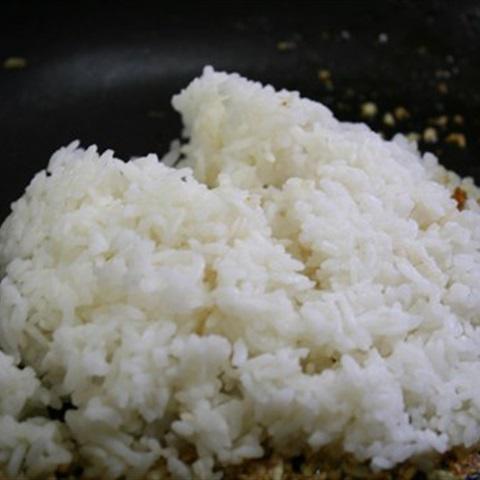 Cách làm cơm chiên bơ cá mặn