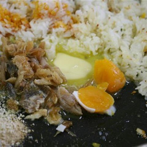 Cách làm cơm chiên bơ cá mặn