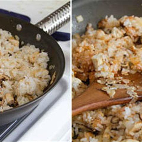 Cách làm cơm chiên bọc trứng