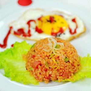 Cách làm cơm chiên cà chua thịt nguội