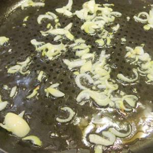 Cách làm cơm chiên cá hồi mặn