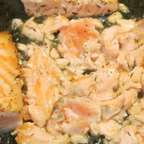 Cách làm cơm chiên cá hồi mặn