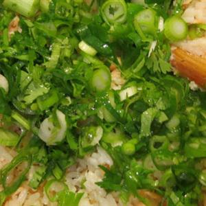 Cách làm cơm chiên cá hồi mặn