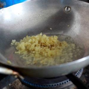 Cách làm cơm chiên cá mặn thịt gà