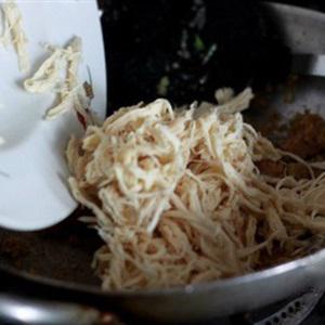 Cách làm cơm chiên cá mặn thịt gà