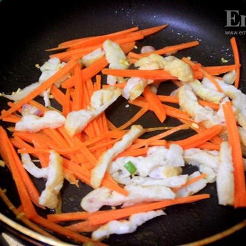 Cách làm cơm chiên chả trứng