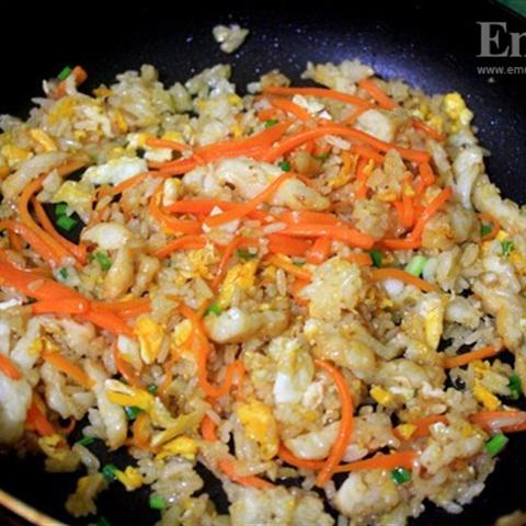 Cách làm cơm chiên chả trứng