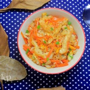 Cách làm cơm chiên chả trứng