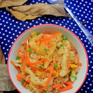 Cách làm cơm chiên chả trứng