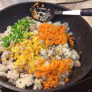 Cách làm cơm chiên chim cút rau củ