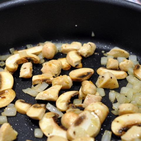 Cơm chiên cuộn trứng