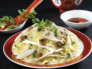 Cơm chiên gà xé cá mặn