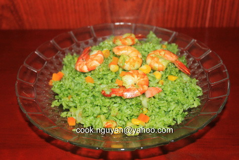 Cơm chiên hải sản màu xanh