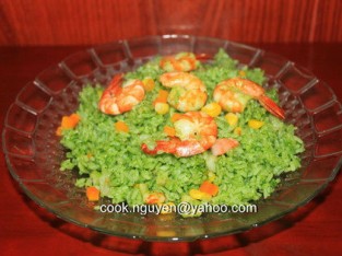 Cơm chiên hải sản màu xanh