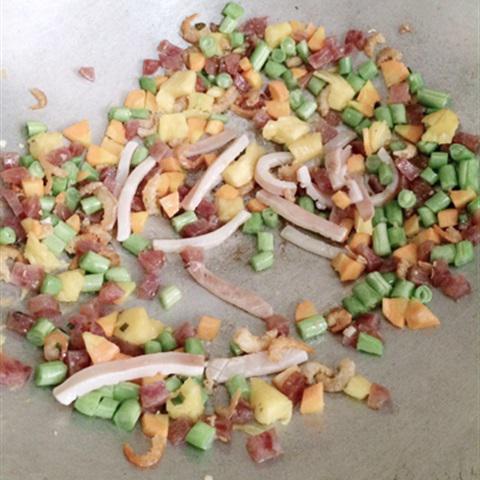 Cách làm cơm chiên hải sản