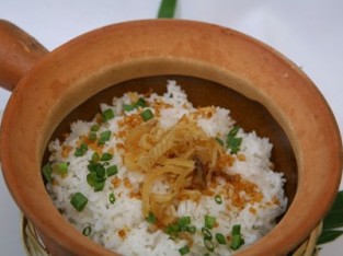 Cơm chiên khô cá lưỡi trâu